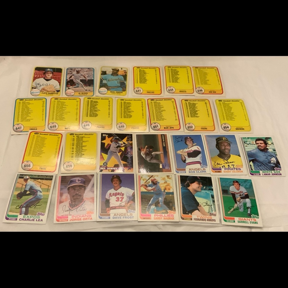 Bundle of Baseball Cards Lot 229